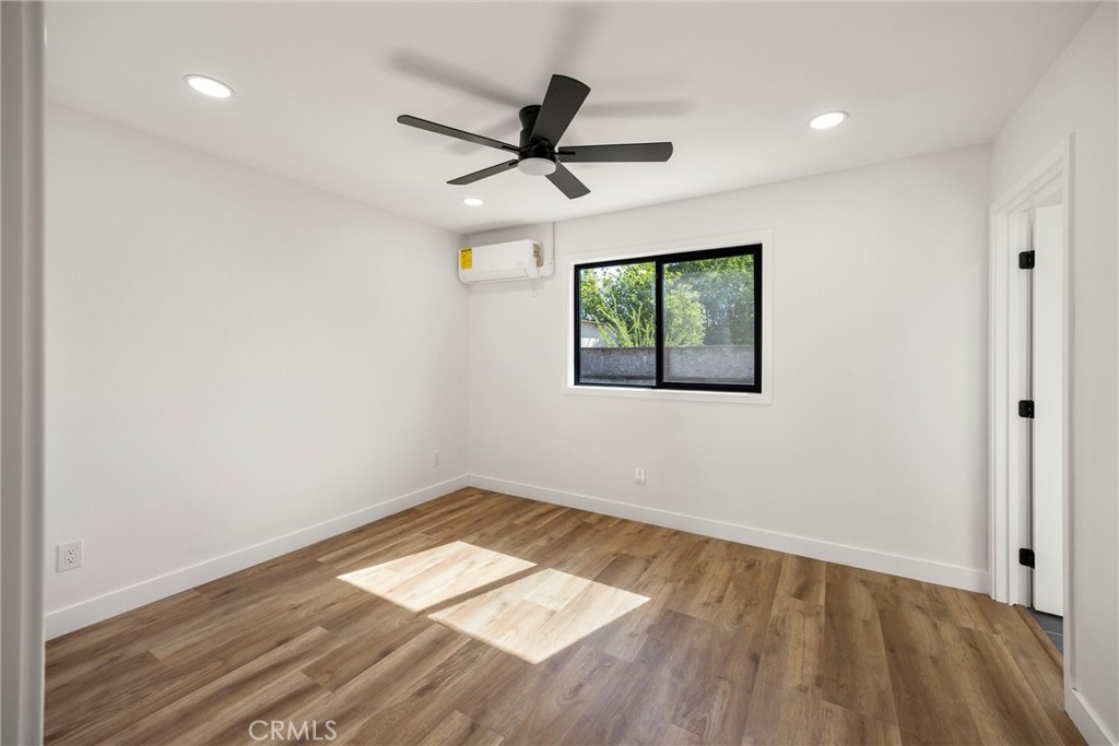 871 N. Perris