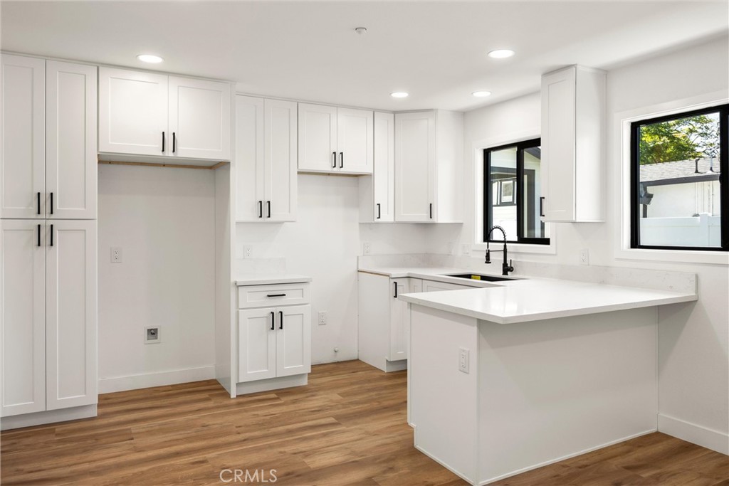 871 N. Perris