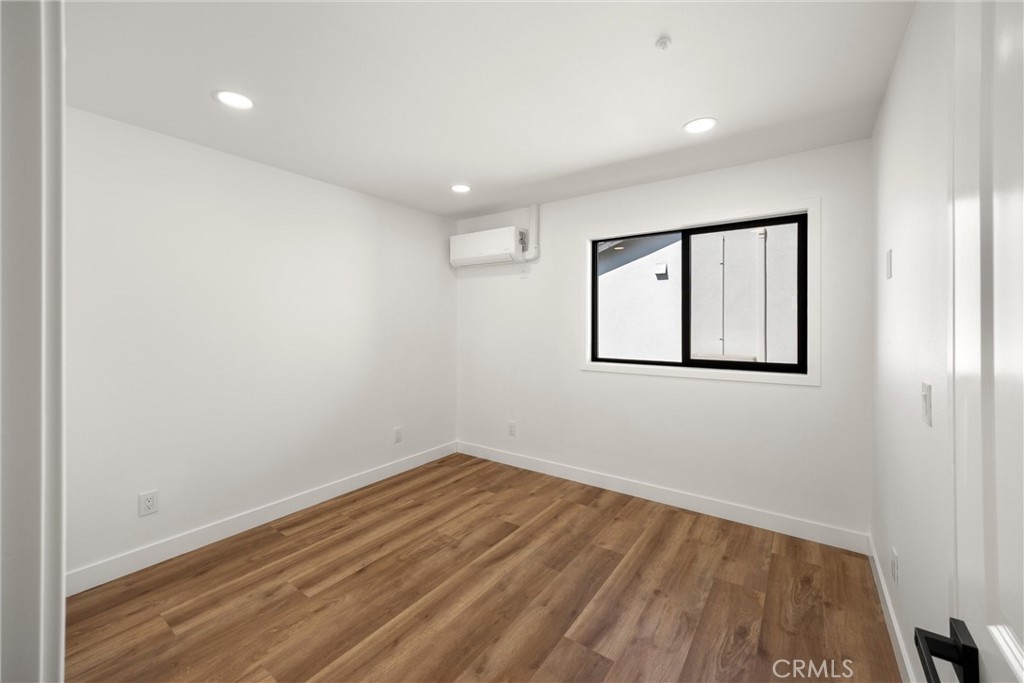 871 N. Perris