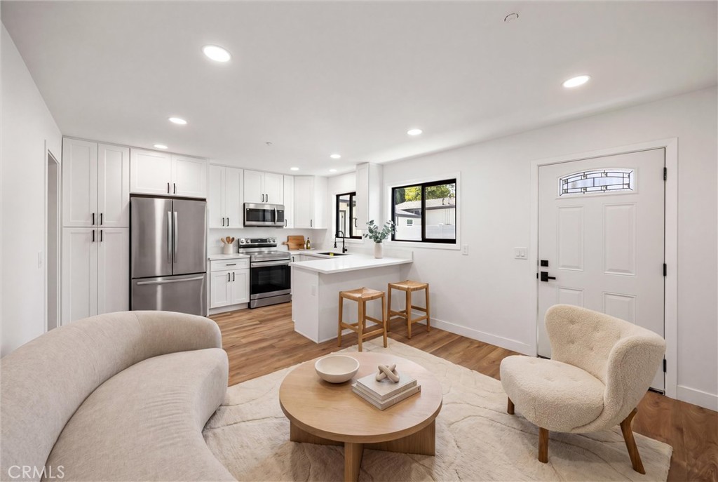 871 N. Perris