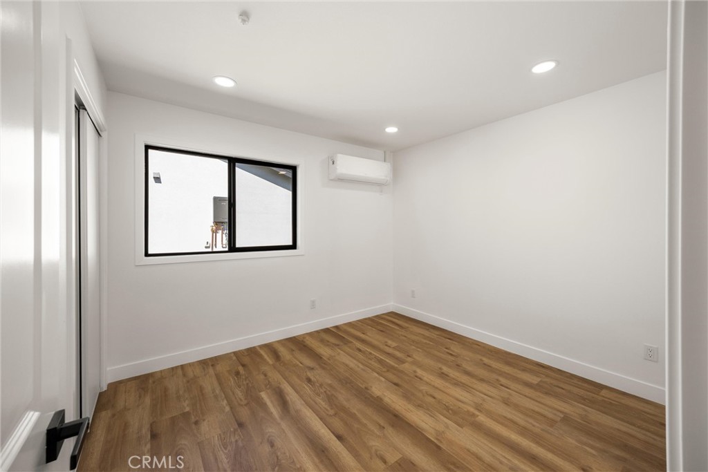 871 N. Perris