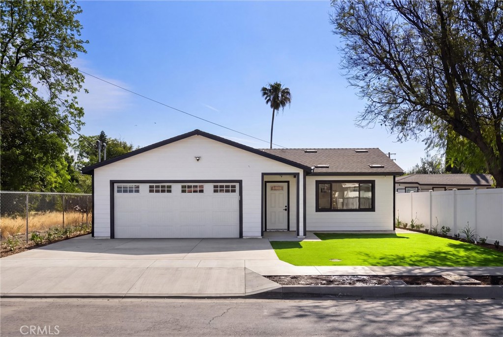 871 N. Perris