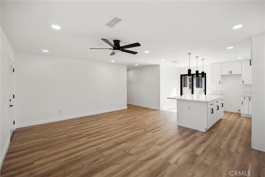 871 N. Perris