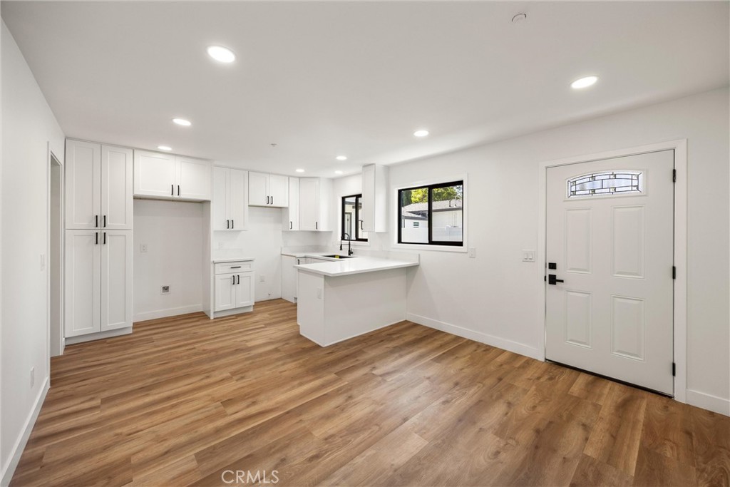 871 N. Perris