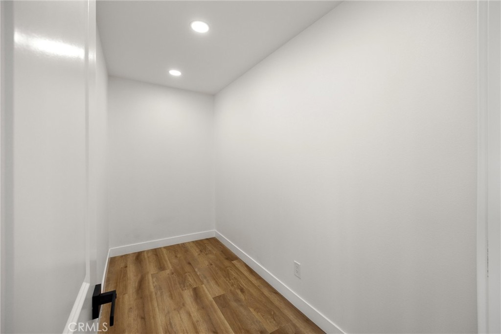 871 N. Perris