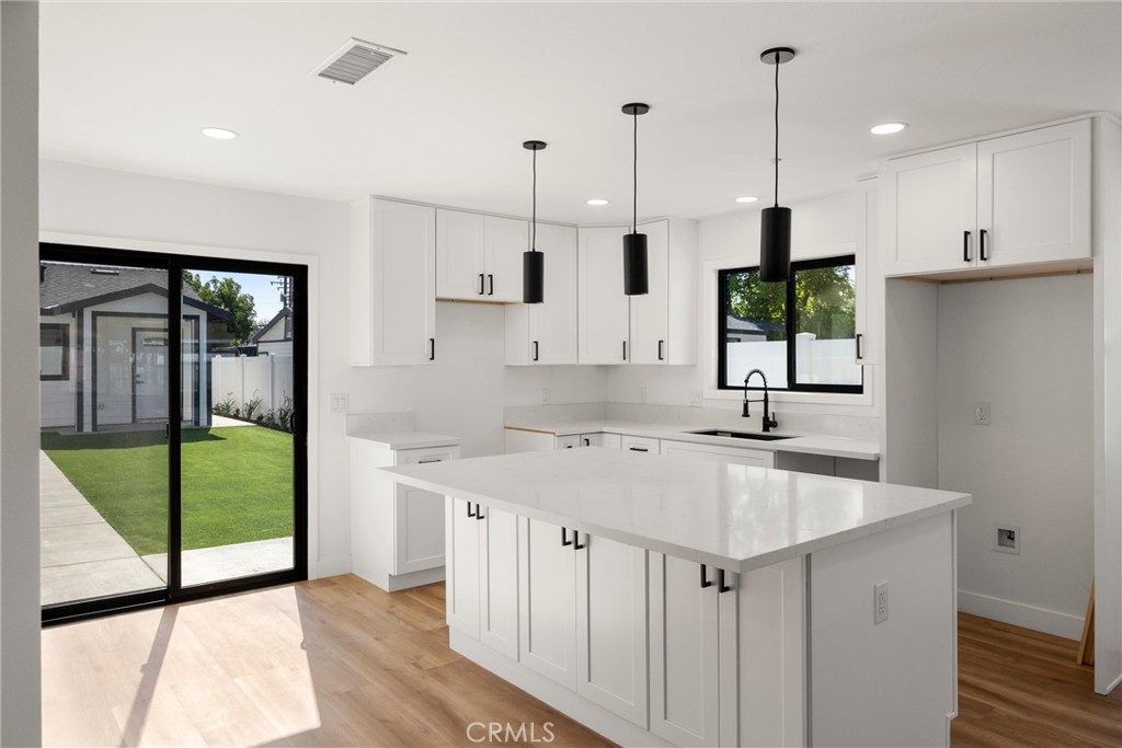 871 N. Perris