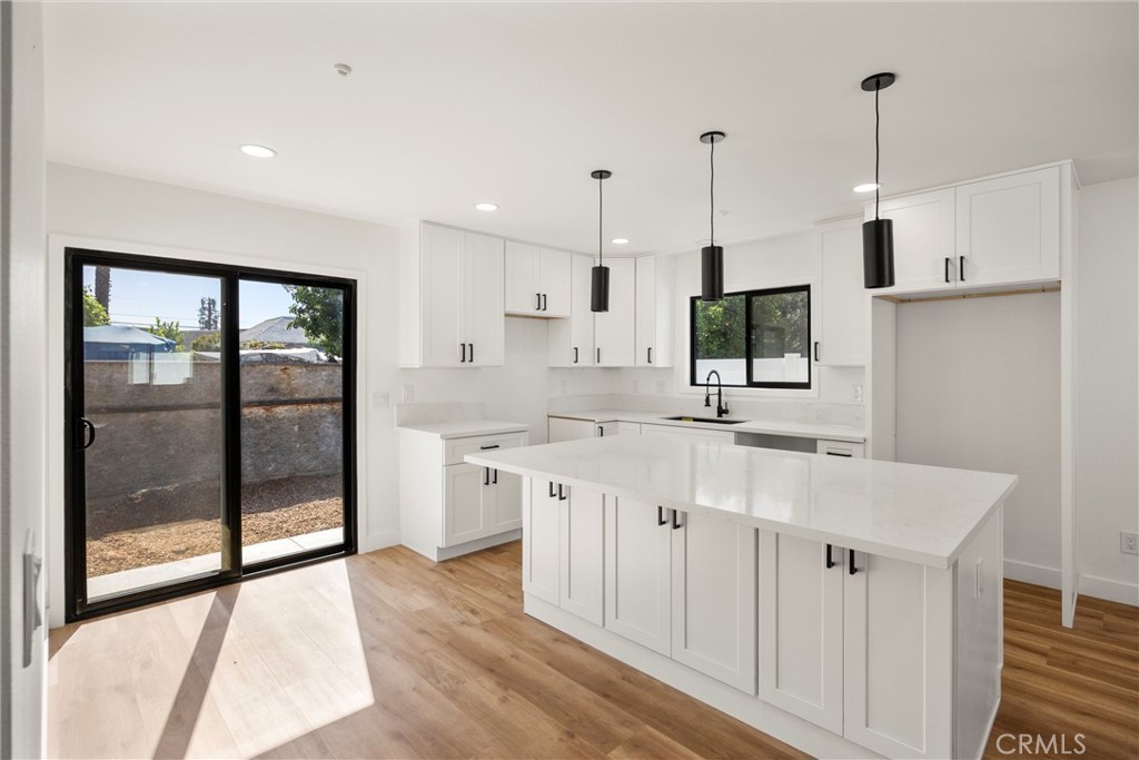 871 N. Perris