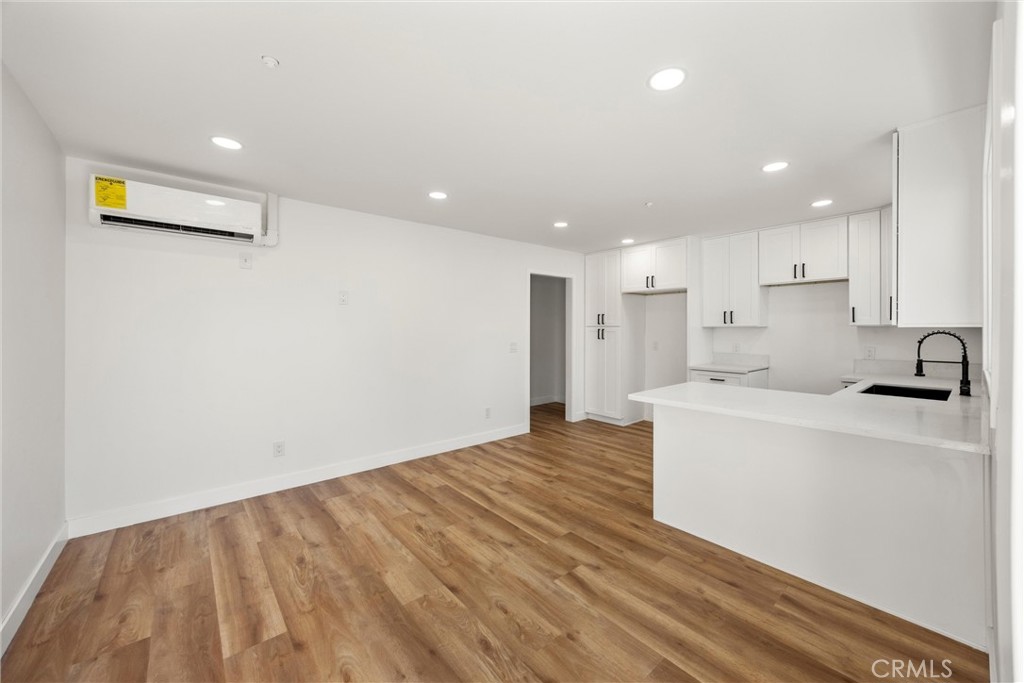 871 N. Perris