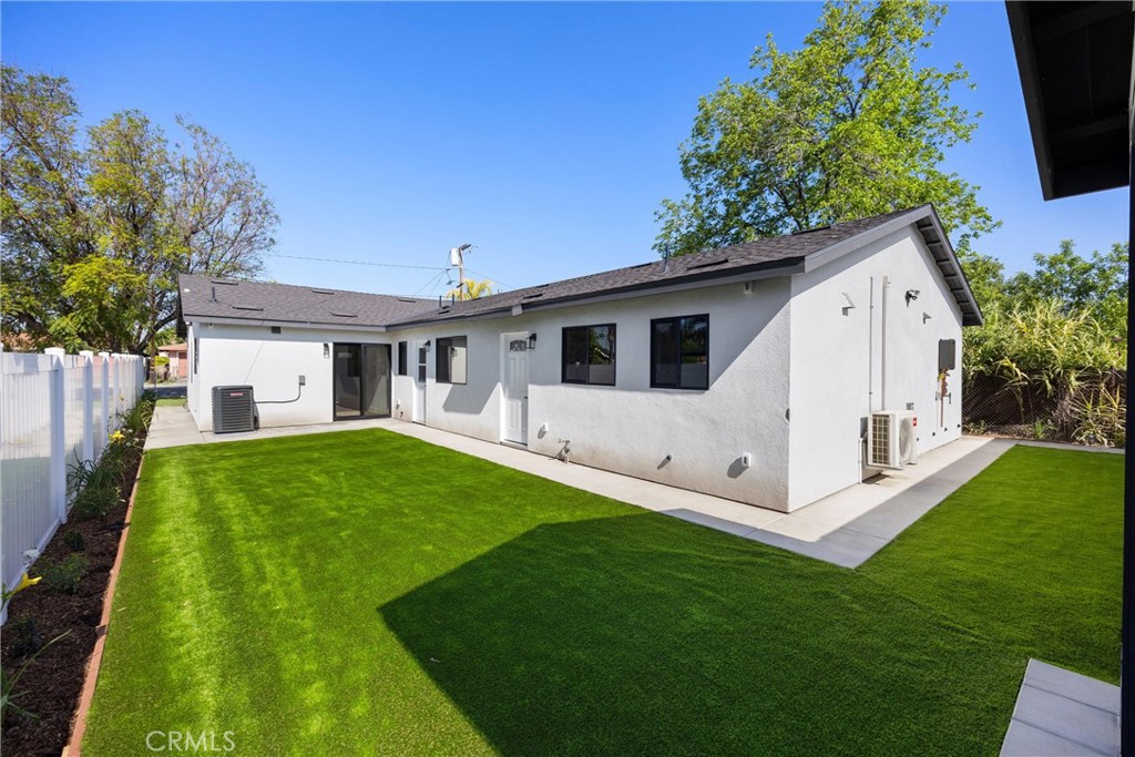 871 N. Perris