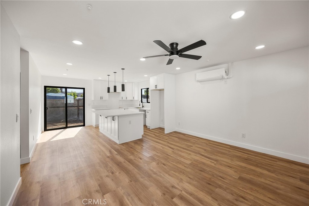 871 N. Perris