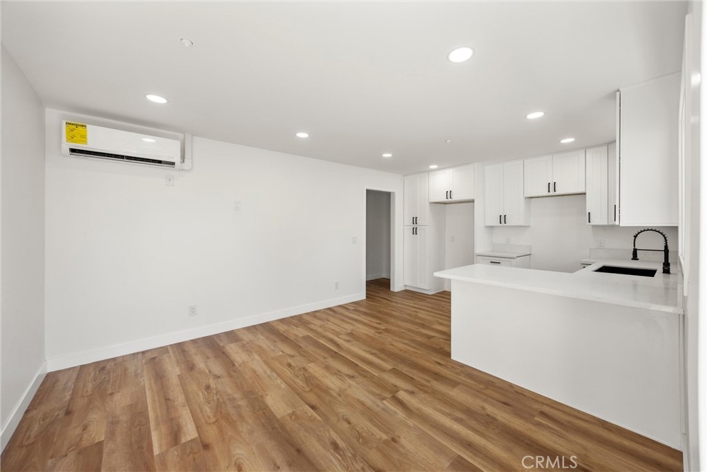 871 N. Perris