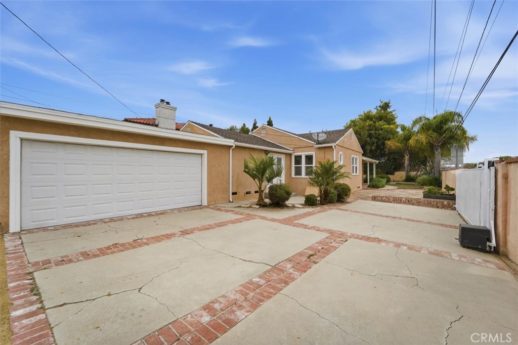 11937 S La Cienega