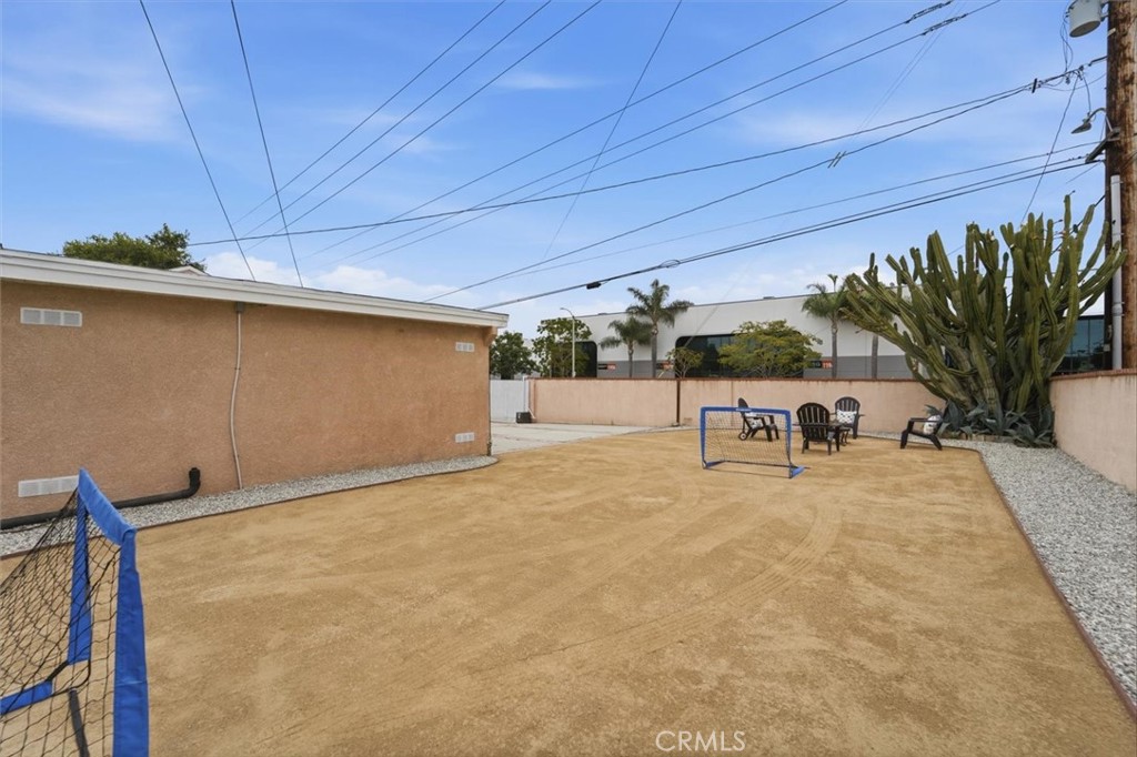 11937 S La Cienega