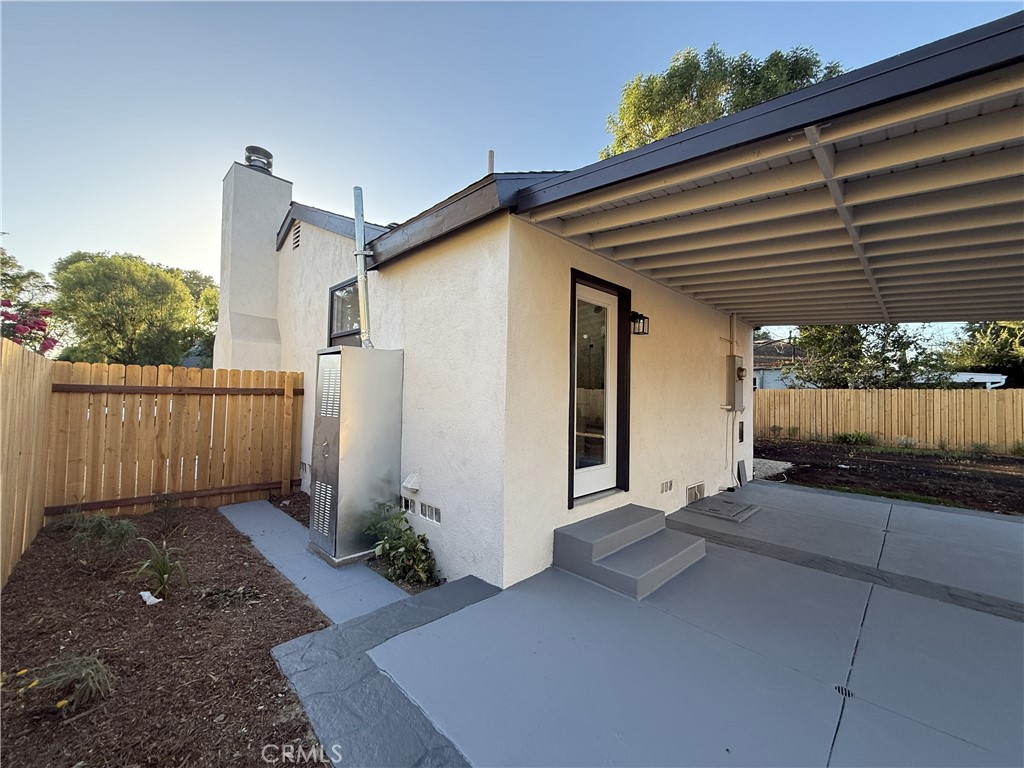 7012 Balcom Ave. Avenue