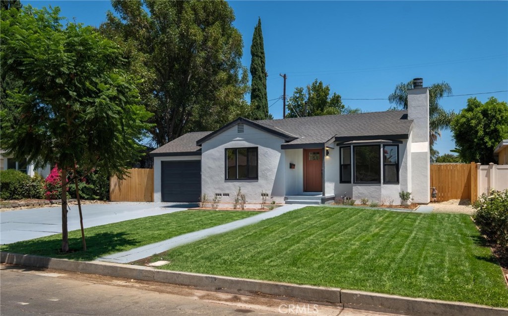 7012 Balcom Ave. Avenue