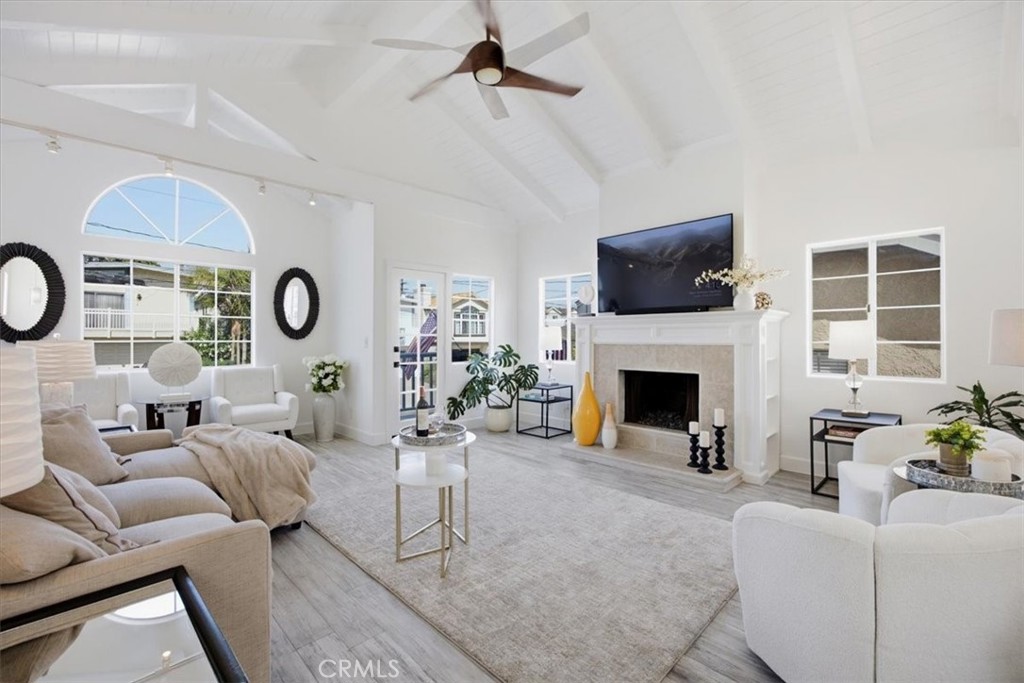 1633 Steinhart Avenue