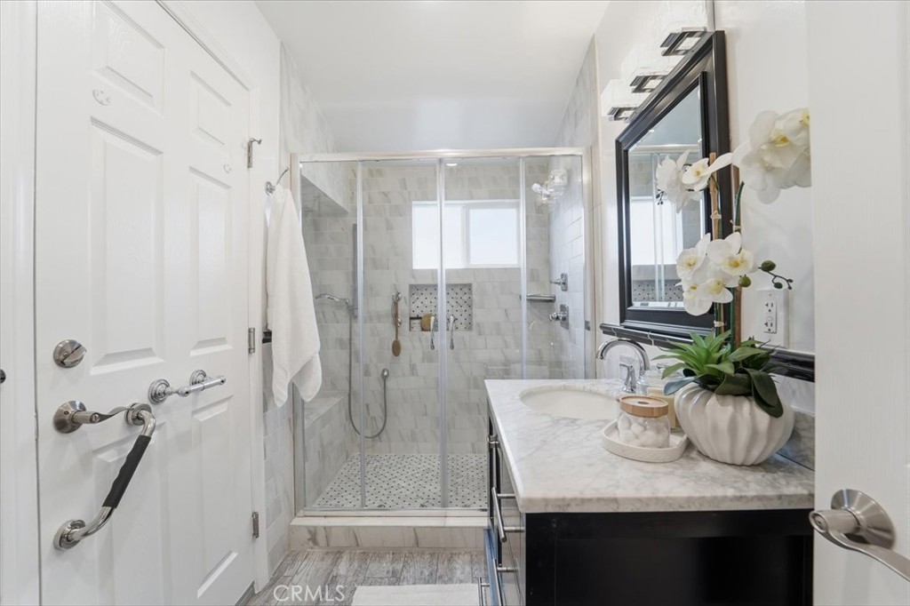 11937 S La Cienega