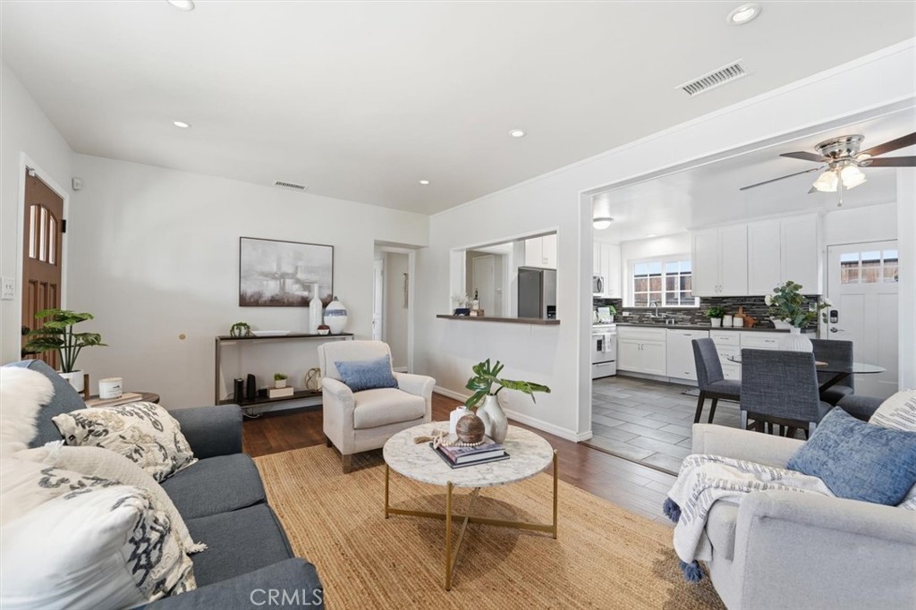 11937 S La Cienega