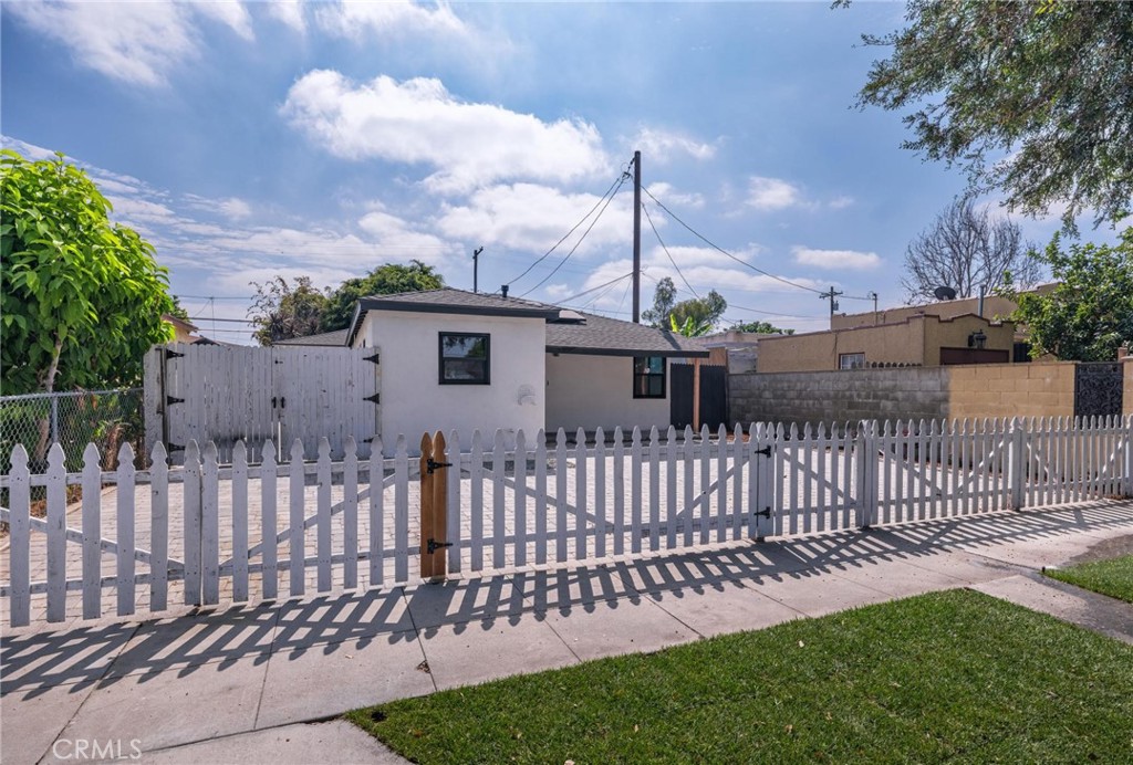 5910 Walnut Ave