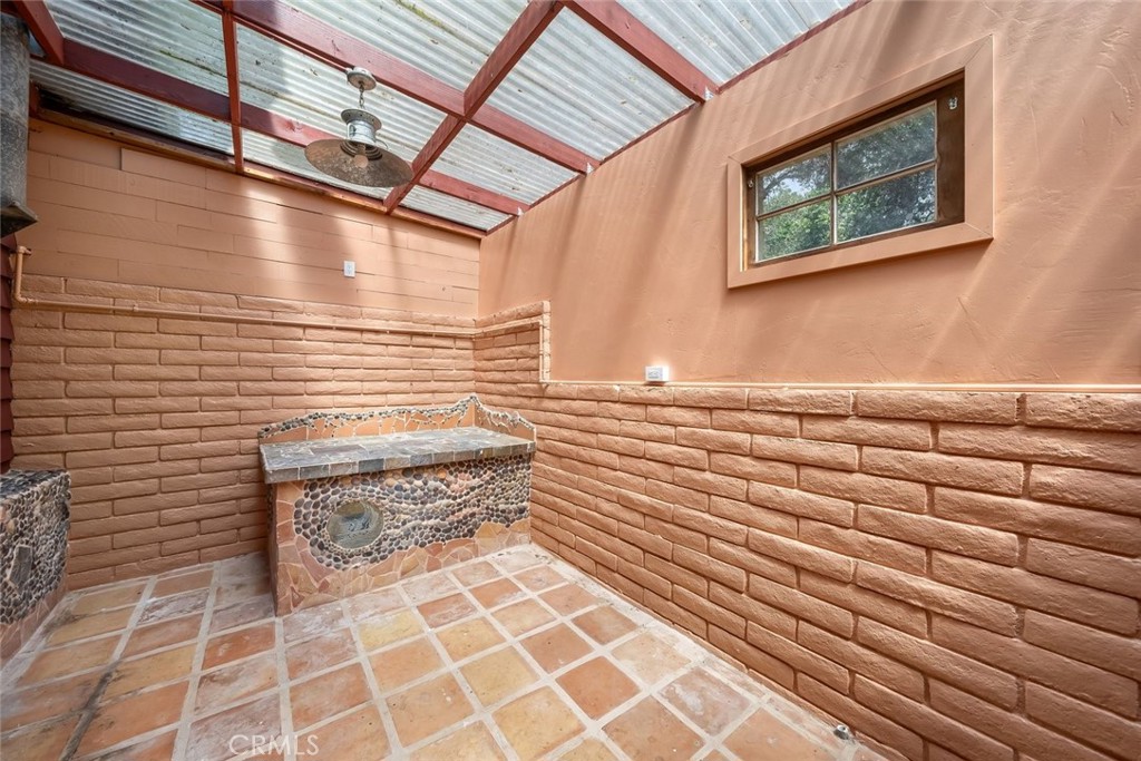 1550 Bayview Heights