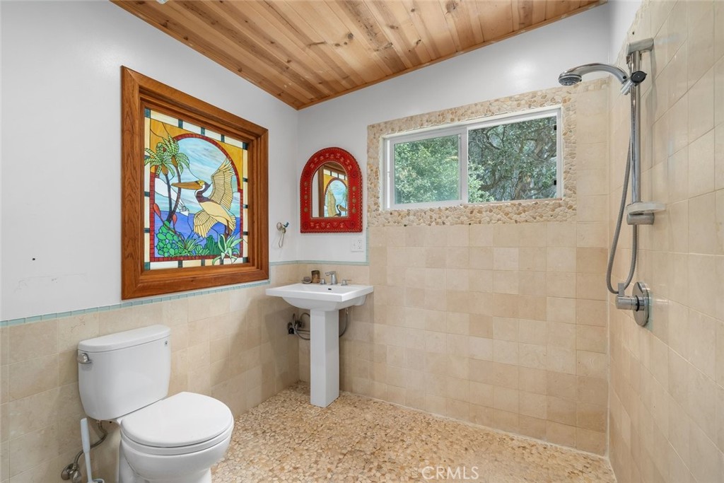 1550 Bayview Heights