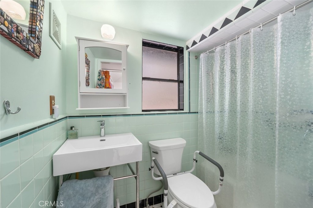 1550 Bayview Heights