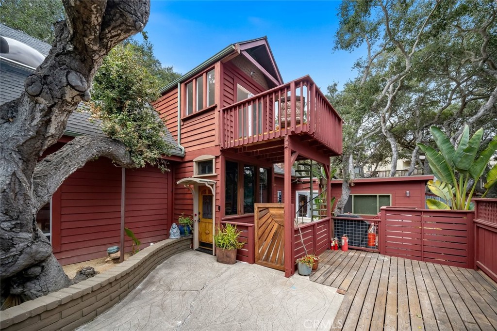 1550 Bayview Heights