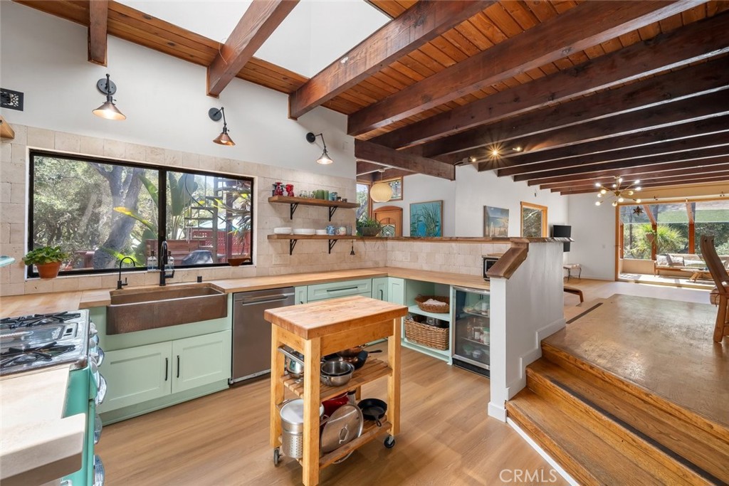 1550 Bayview Heights