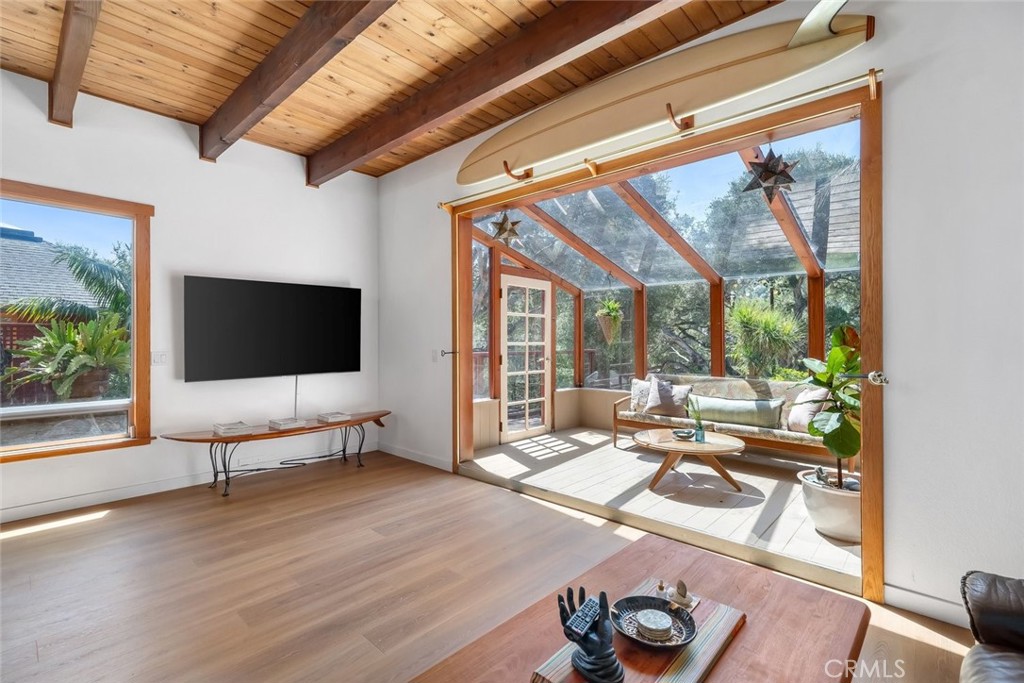 1550 Bayview Heights