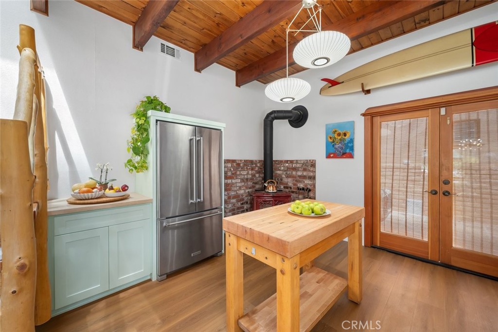 1550 Bayview Heights
