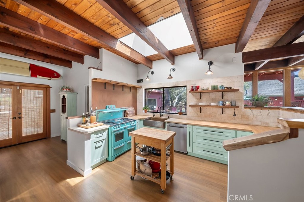 1550 Bayview Heights