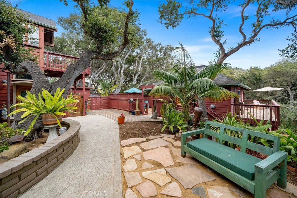 1550 Bayview Heights