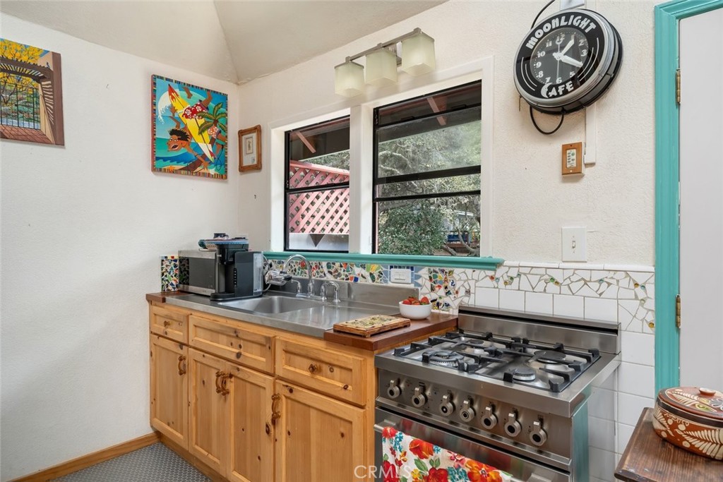 1550 Bayview Heights