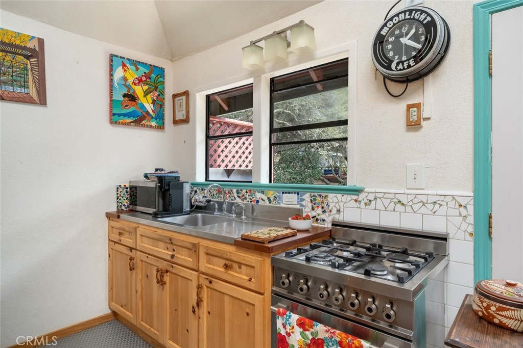1550 Bayview Heights