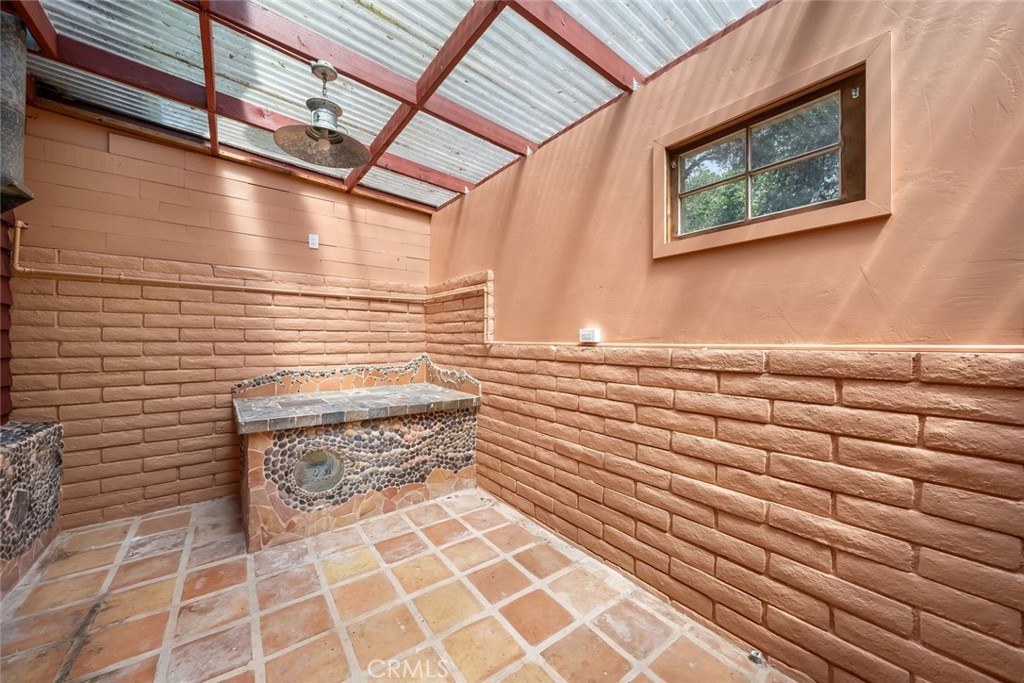 1550 Bayview Heights