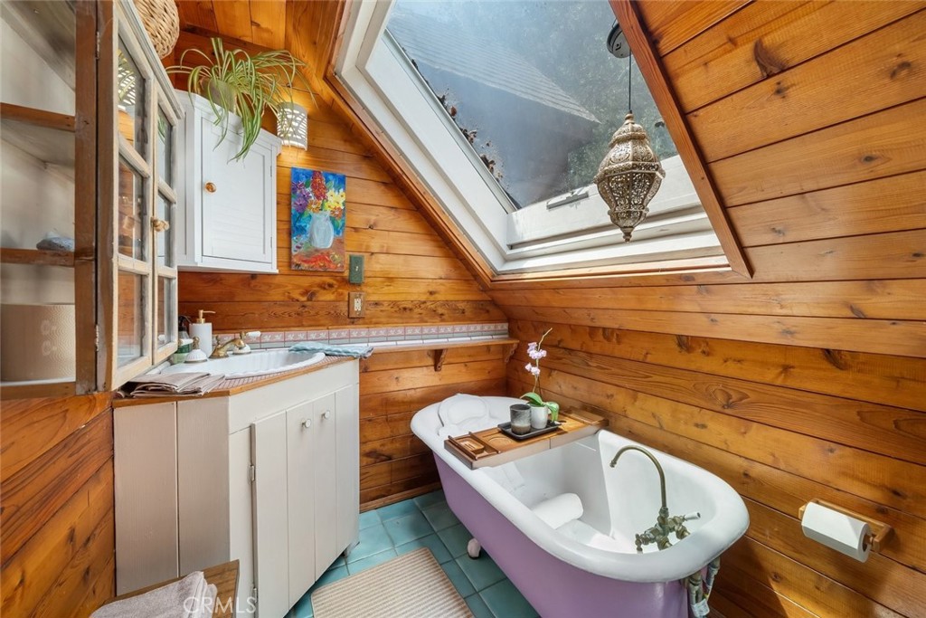 1550 Bayview Heights