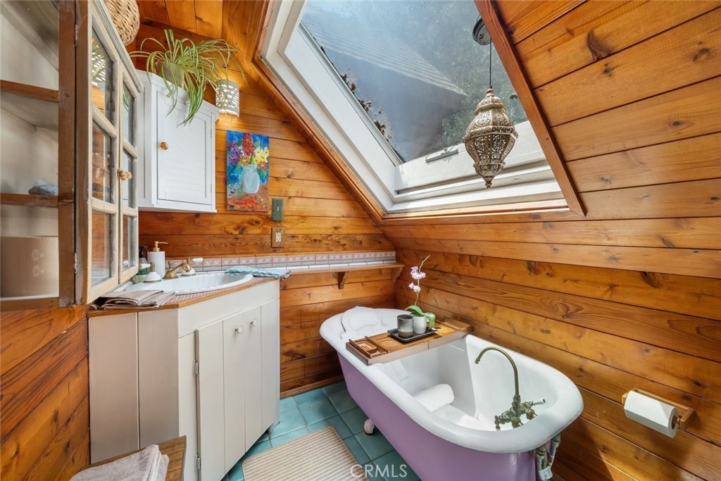 1550 Bayview Heights