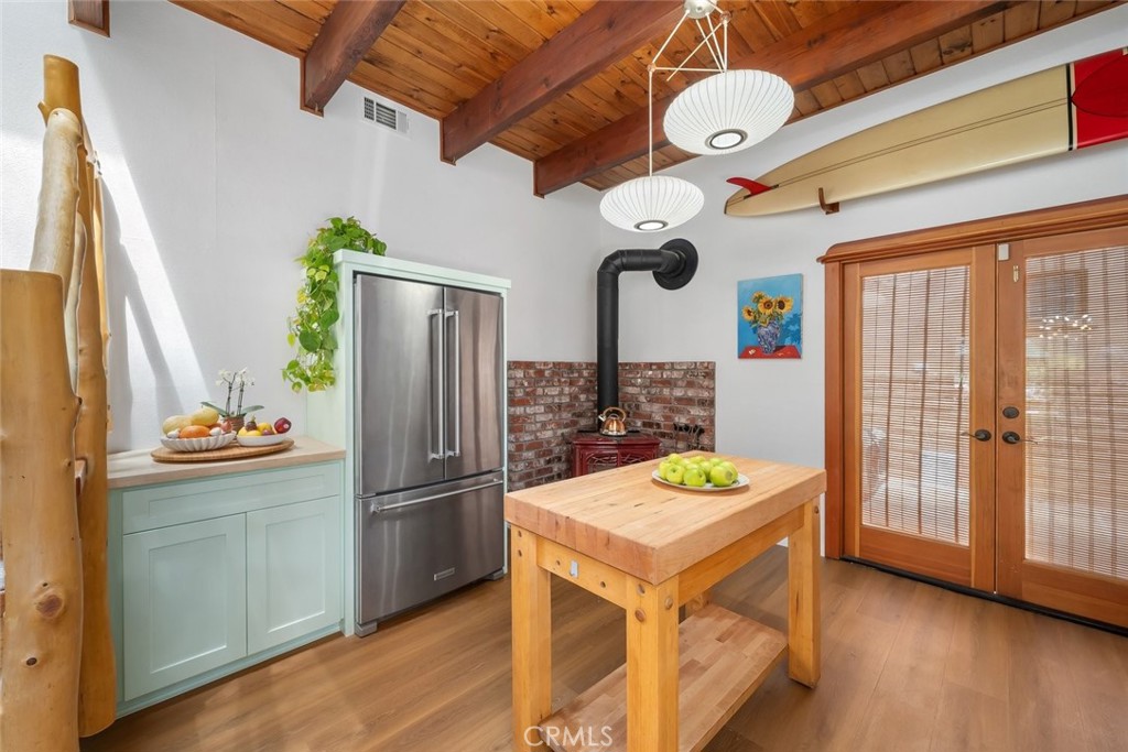 1550 Bayview Heights