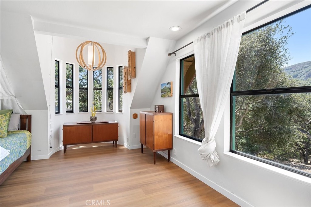 1550 Bayview Heights