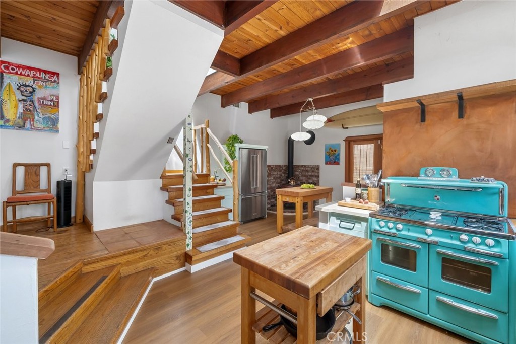 1550 Bayview Heights