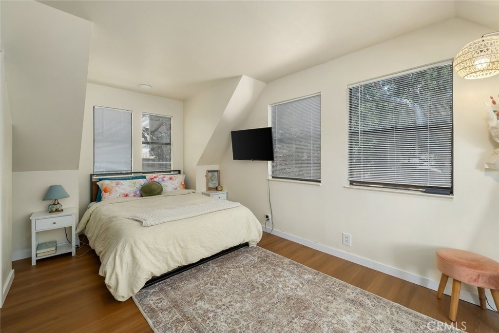 1550 Bayview Heights