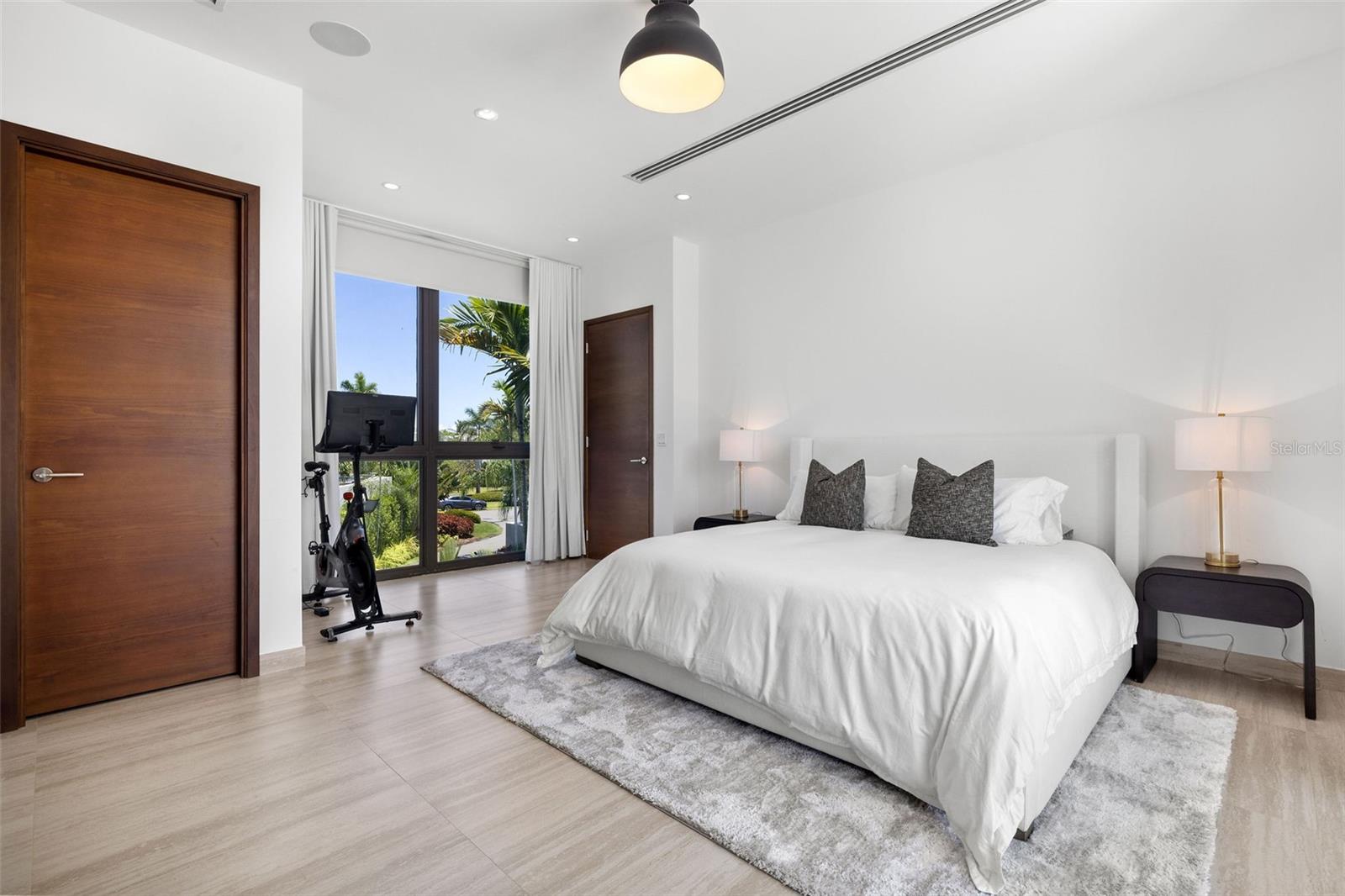 21 THE ENCLAVE RESIDENCES