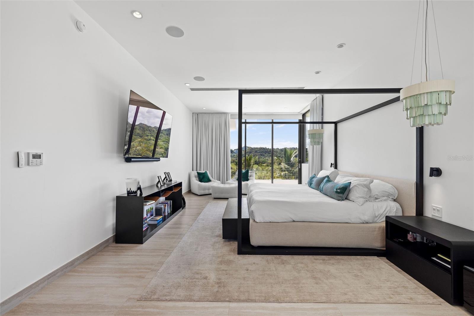 21 THE ENCLAVE RESIDENCES