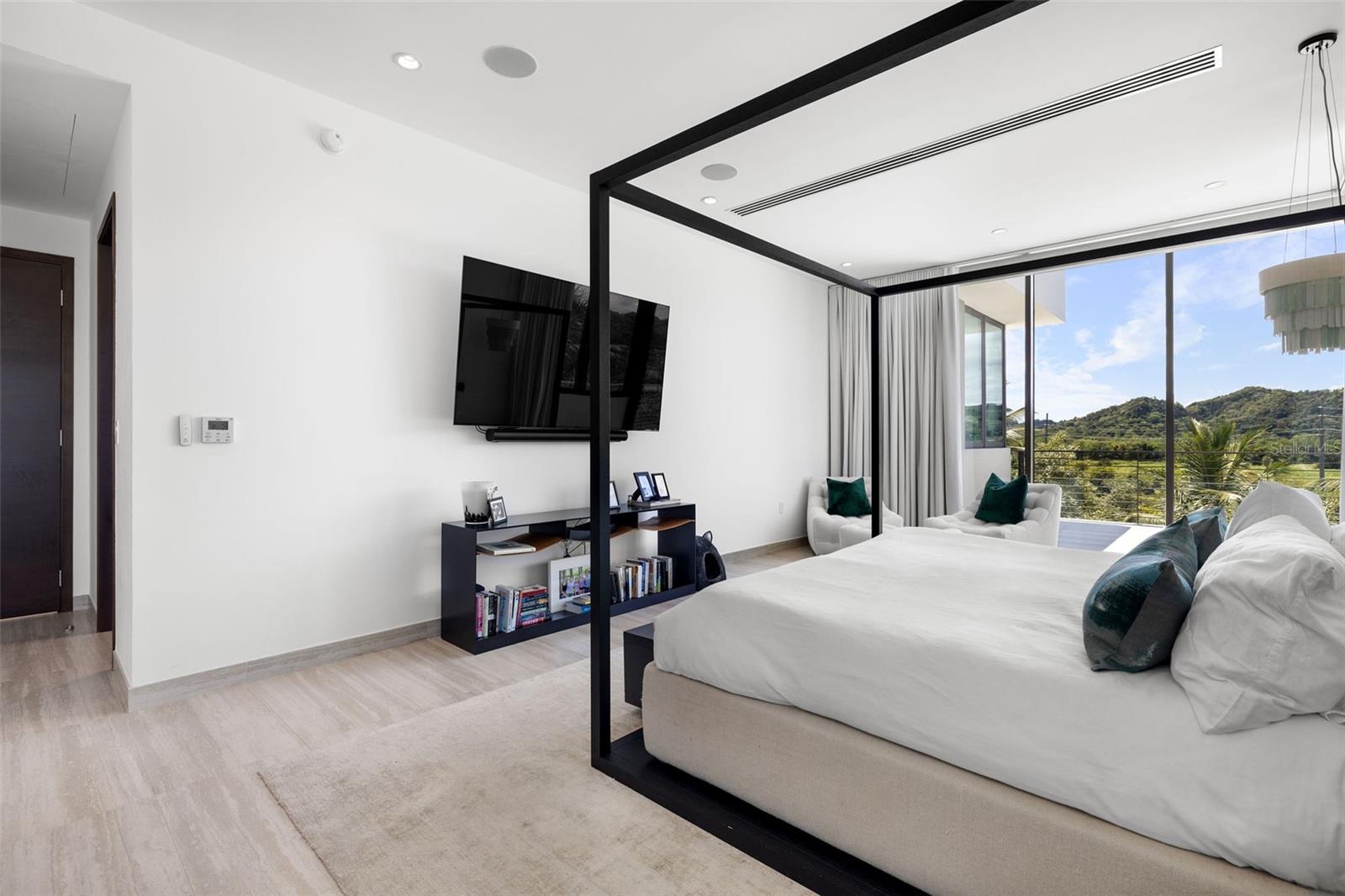 21 THE ENCLAVE RESIDENCES