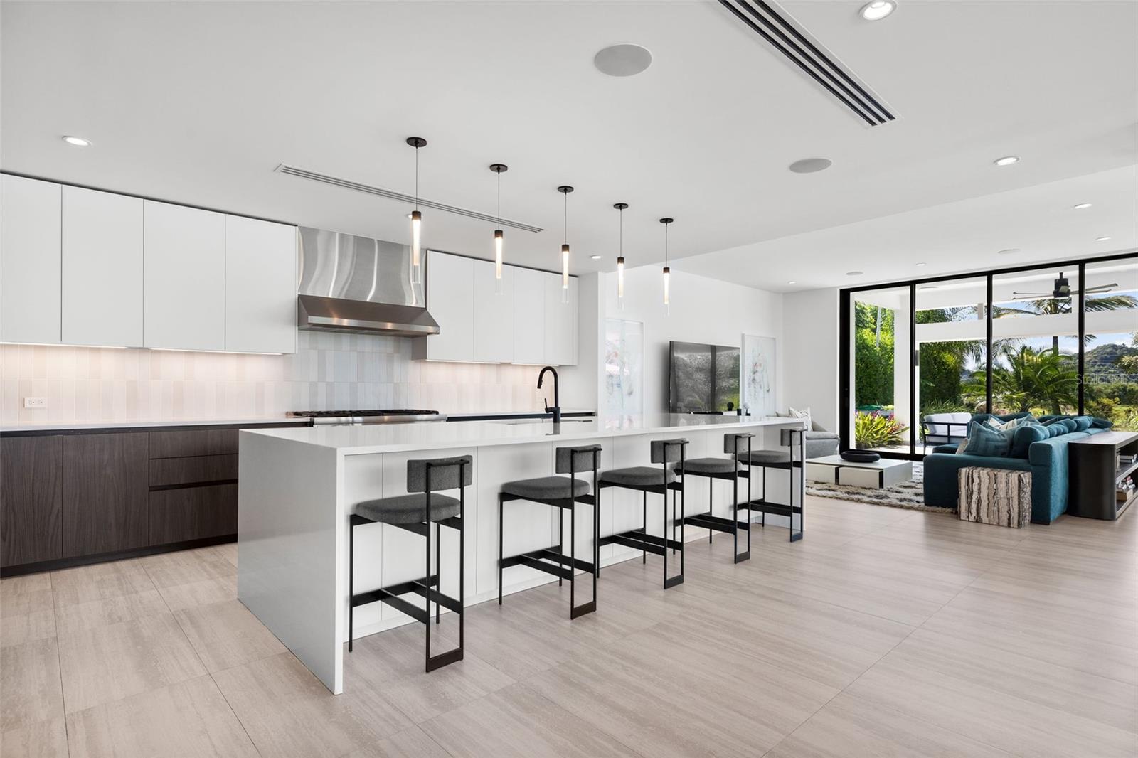 21 THE ENCLAVE RESIDENCES