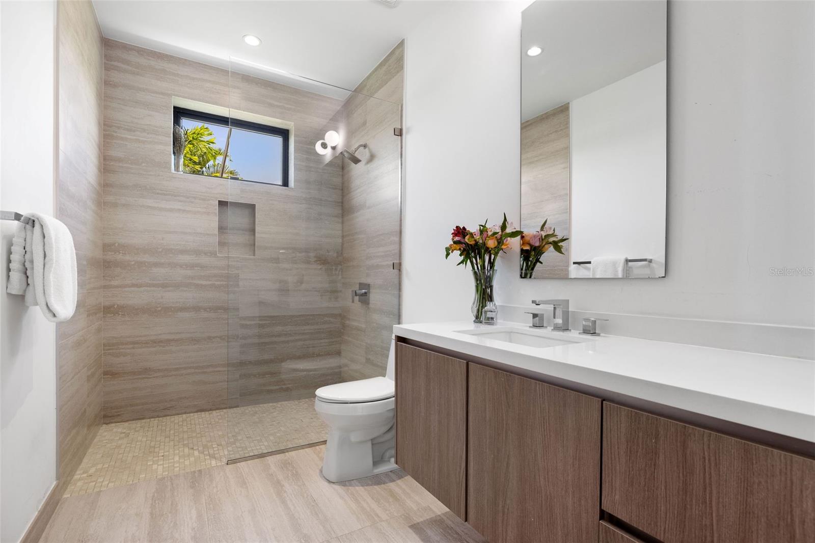 21 THE ENCLAVE RESIDENCES