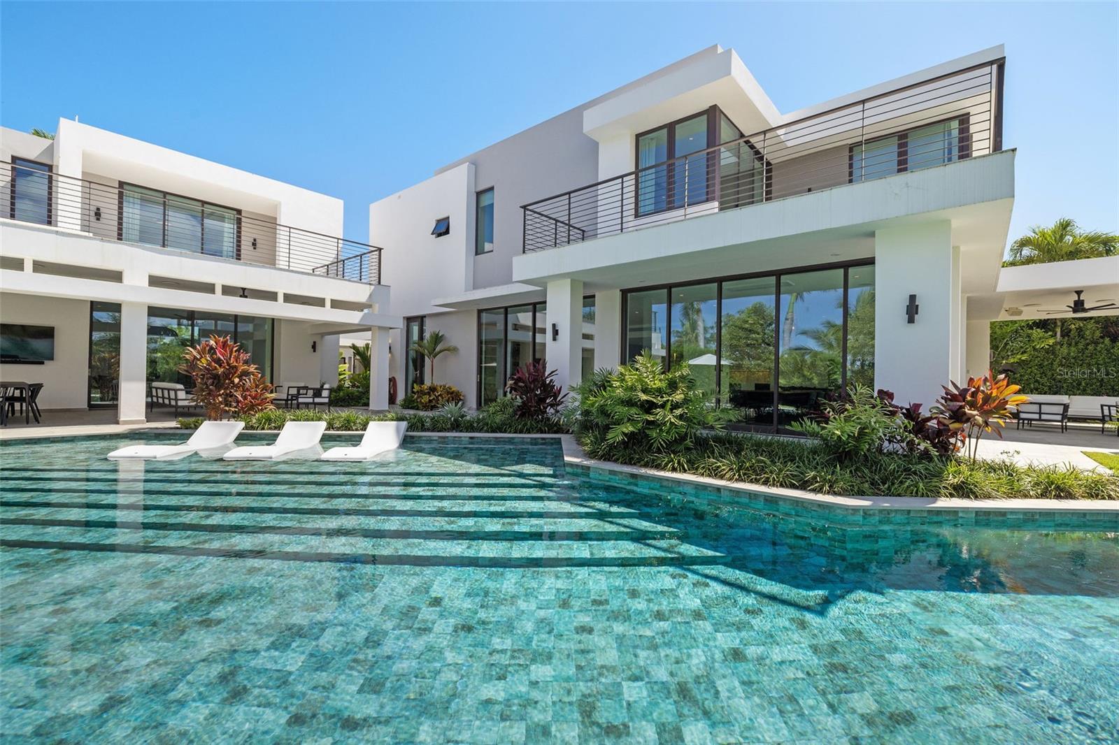 21 THE ENCLAVE RESIDENCES