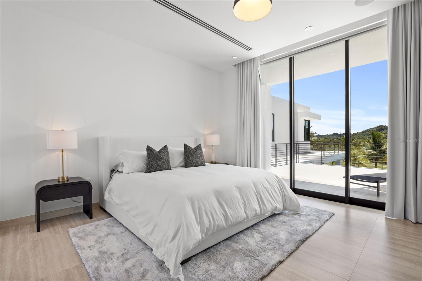 21 THE ENCLAVE RESIDENCES