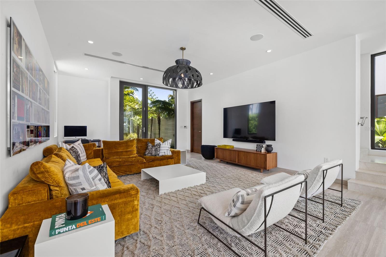 21 THE ENCLAVE RESIDENCES