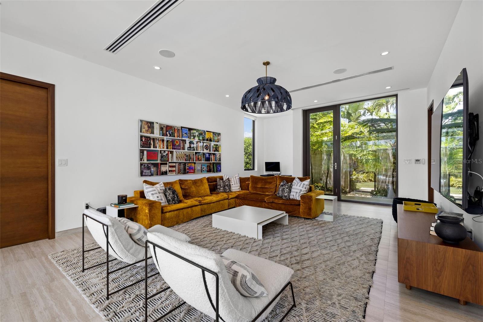 21 THE ENCLAVE RESIDENCES